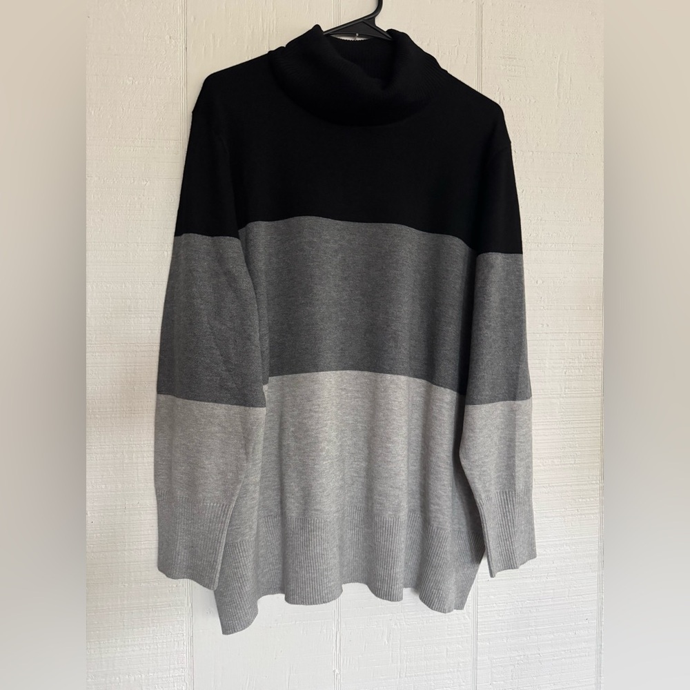 Retrology size 2X colorblock Stylish Black and Gray Turtleneck Sweater nwt